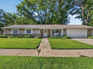 3735 Highcrest Rd, Rockford, IL 61107