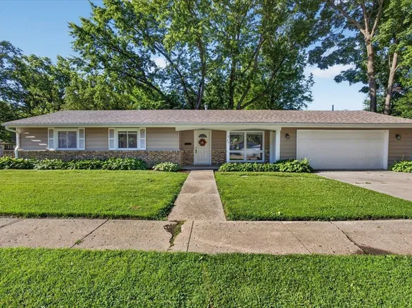 3735 Highcrest Rd, Rockford, IL 61107