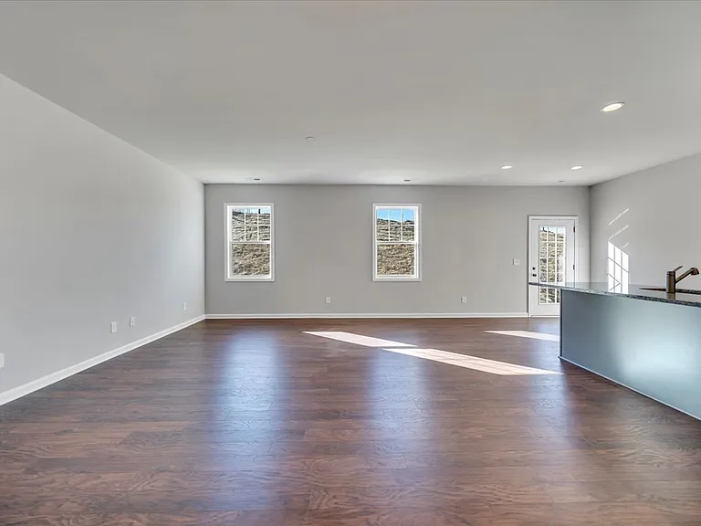 7401 Kings Pointe Dr — Photo 4
