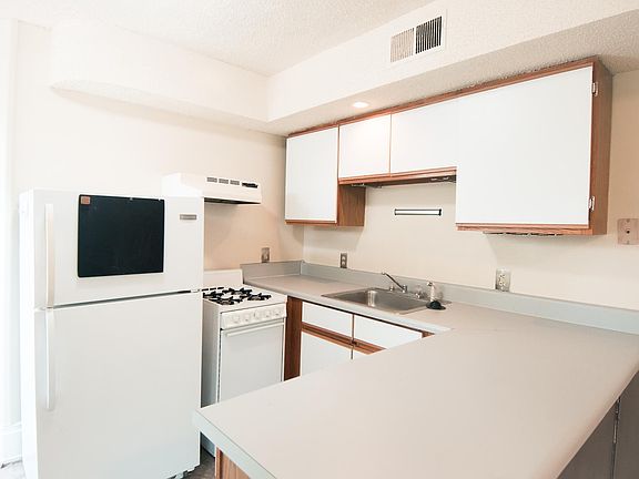 4th image of 3201 Ellwood Ave APT D