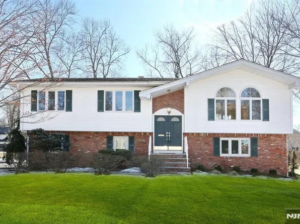 945 Woodland Ave, Oradell, NJ 07649