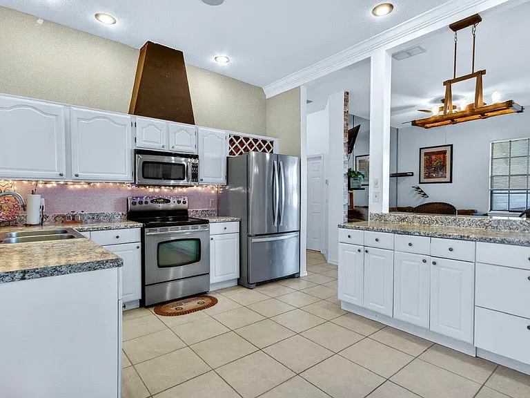 1014 Willa Lake Cir — Photo 5