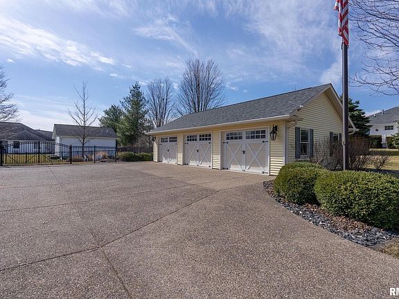 5th image of 930 Gooseberry Dr