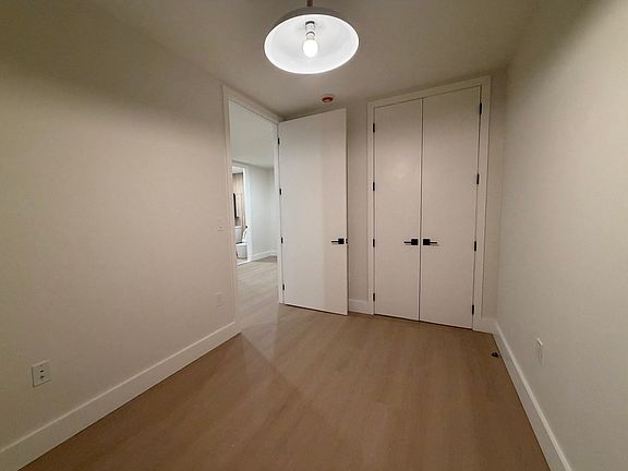 4th image of 104 E 53rd St #7A