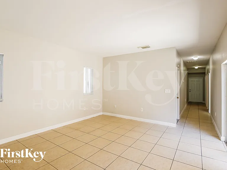 216 SE 32nd Ter — Photo 5