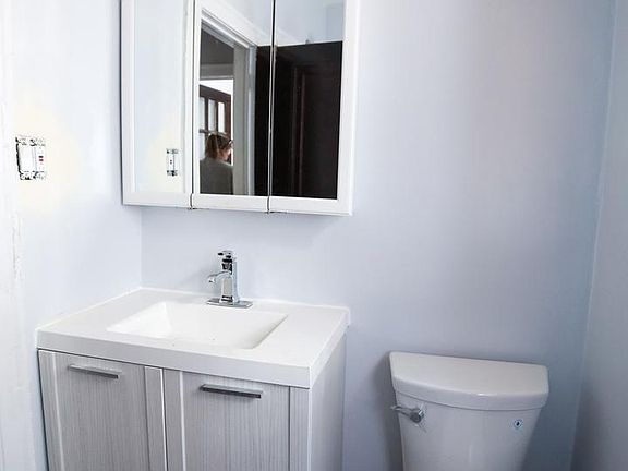 4th image of 4624 N Wolcott Ave #612