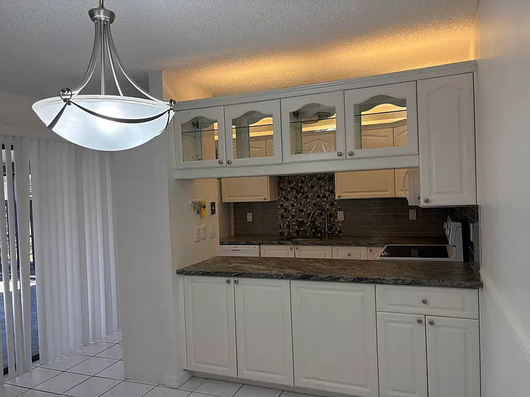 203 SE Camelot Gardens Blvd #C — Photo 2