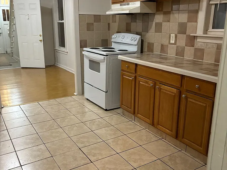 10 Close St #1 — Photo 2