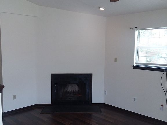 3rd image of 109 Parkdale Ave