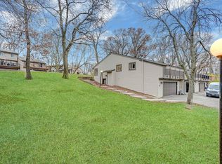 225 River Woods Ln, Burnsville, MN 55337
