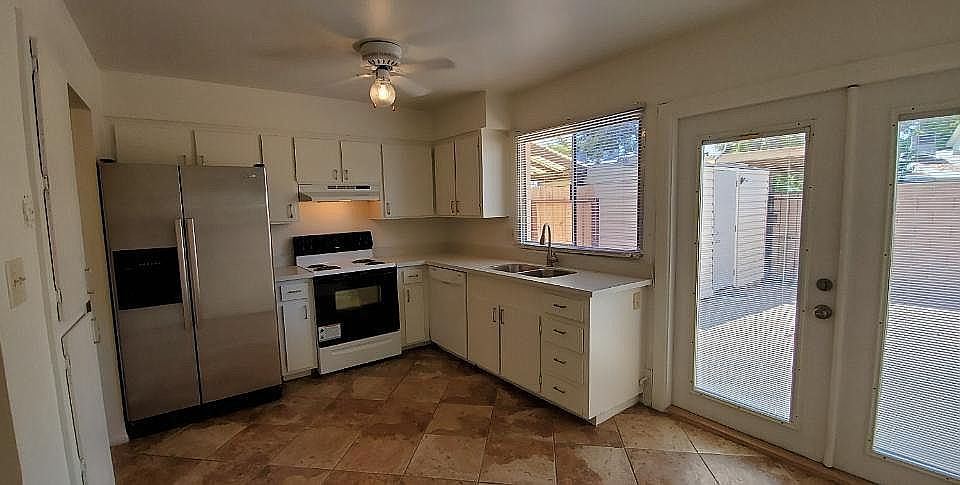 1st image of 1093 E Fremont Dr