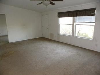 4th image of 15998 Lucy Cir