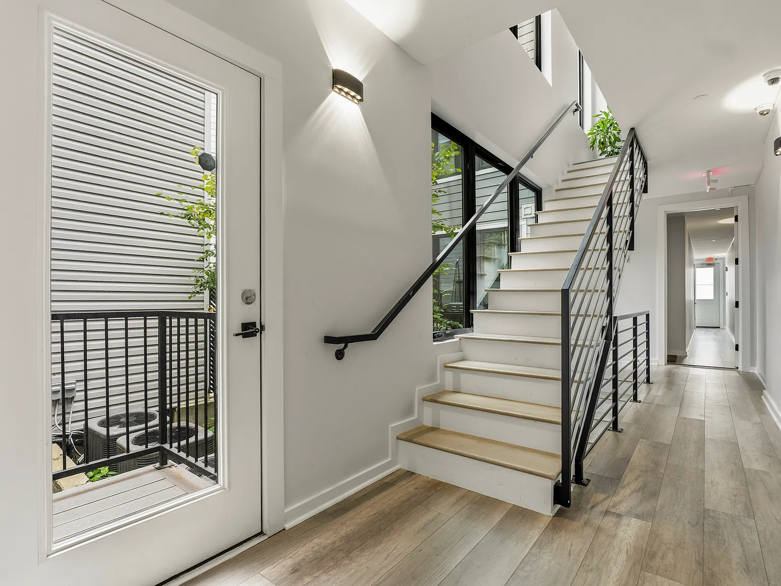 2 bed, 819 sqft, $3,300 — Photo 3