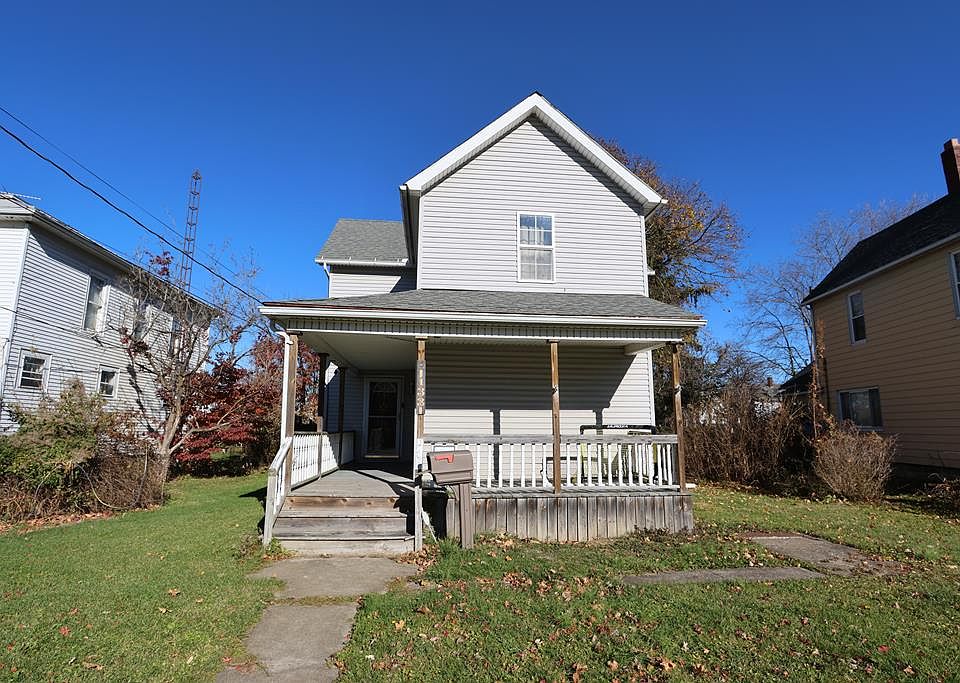 1st image of 133 W Main St
