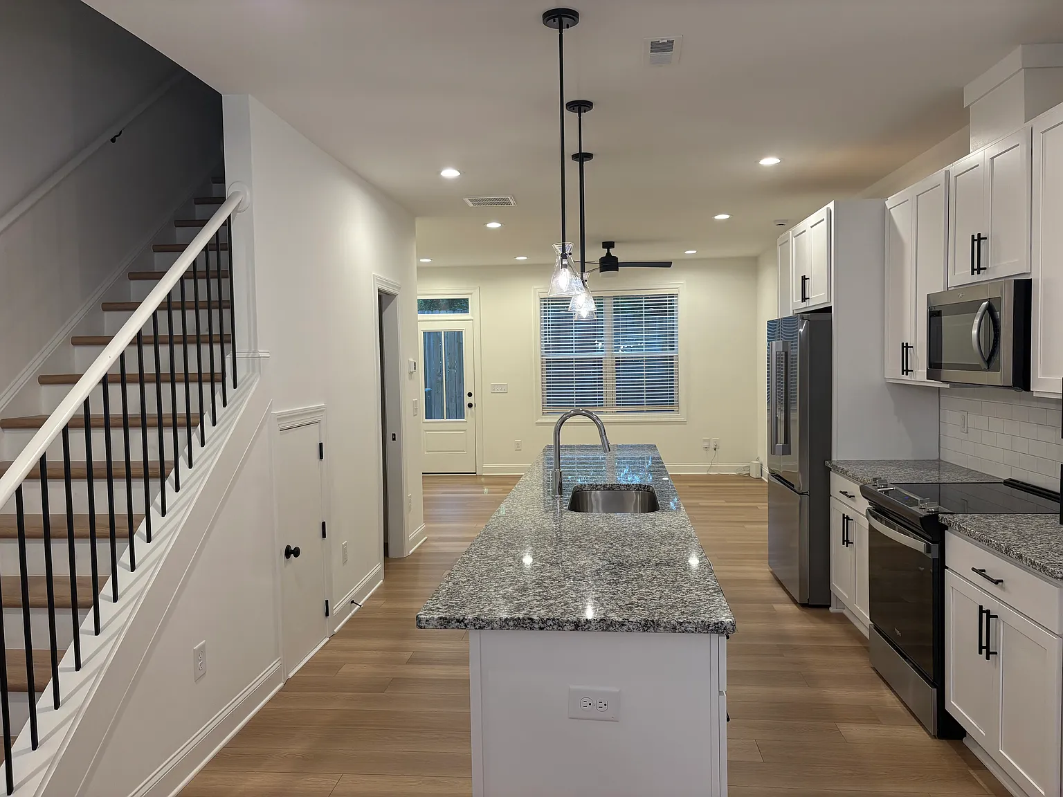 4 bed, 1700 sqft, $2,100 — Photo 3