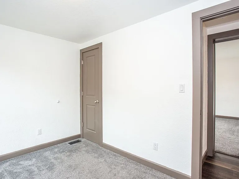 106 Reliance Dr — Photo 10