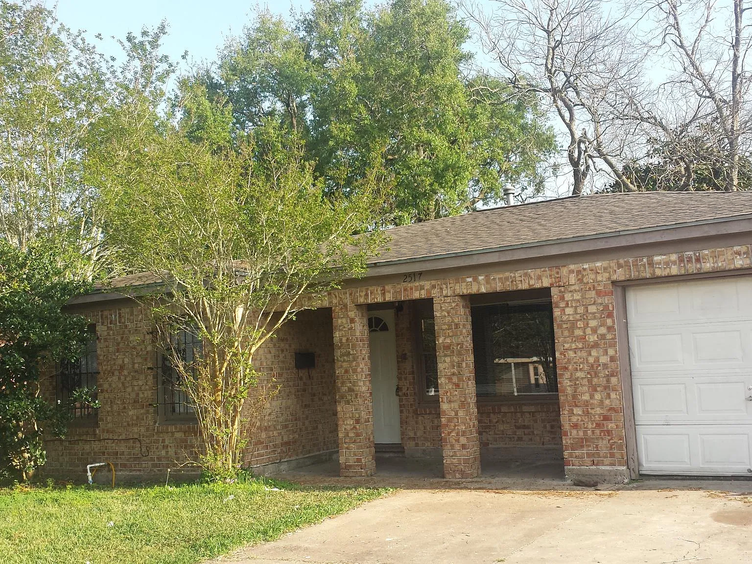 3 bed, $1,100 — Photo 1