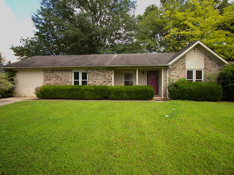 1025 Kinsey Dr SE — Photo 1