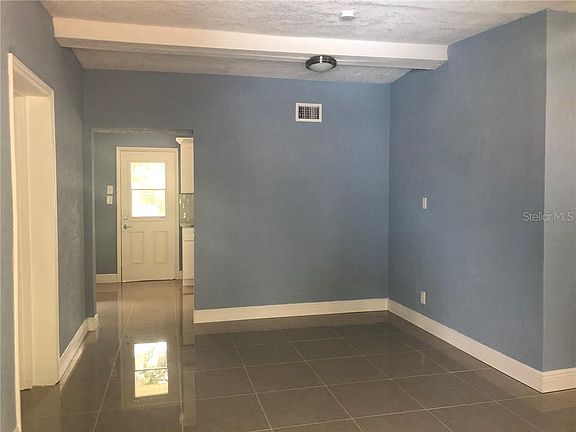 3rd image of 7701 Silver Oak Ln