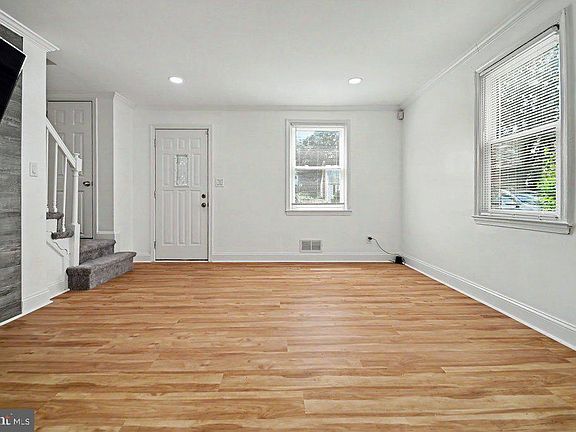 4th image of 222 8th Ave