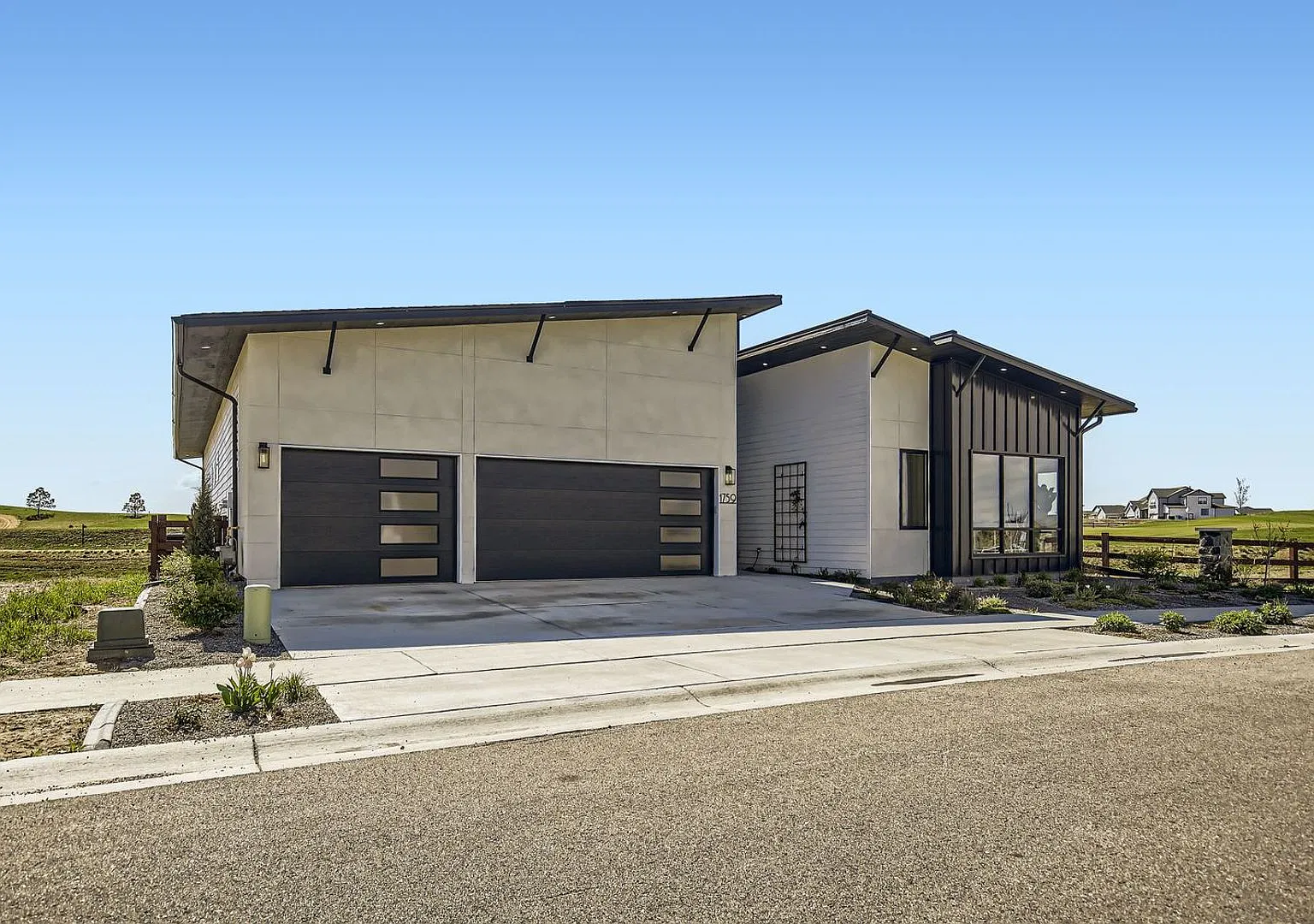 Luxury Golf Course Estate with Panoramic Mountain Views — Photo 3