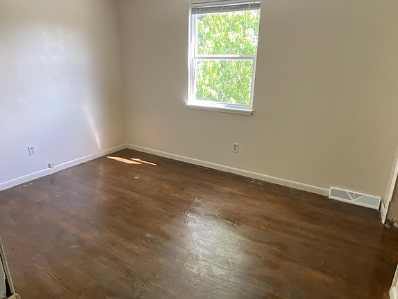 4th image of 310 S Maple St #310