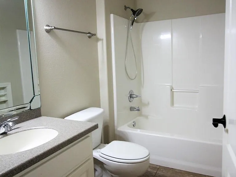 9850 Rail Cir — Photo 10