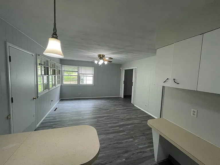 2221 S Virginia Ave — Photo 11