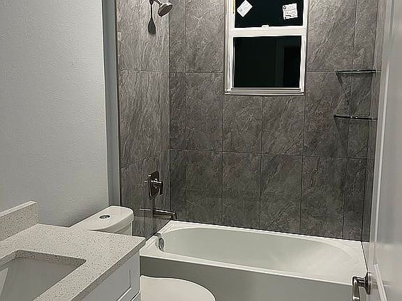 4th image of 1105 NE 2nd Pl
