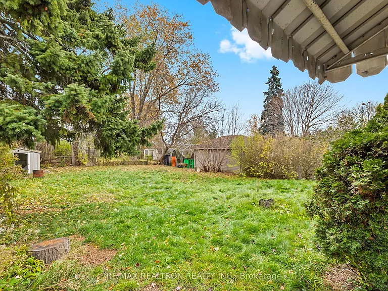1141 Ritson Rd S — Photo 3