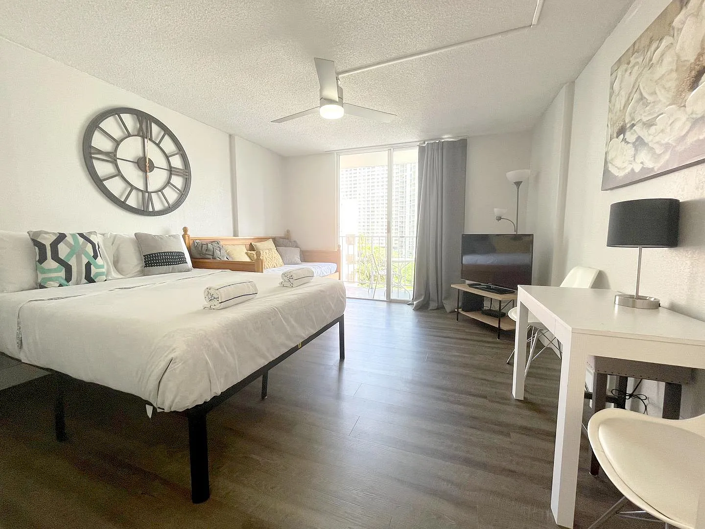 Studio, 320 sqft, $1,850 — Photo 1