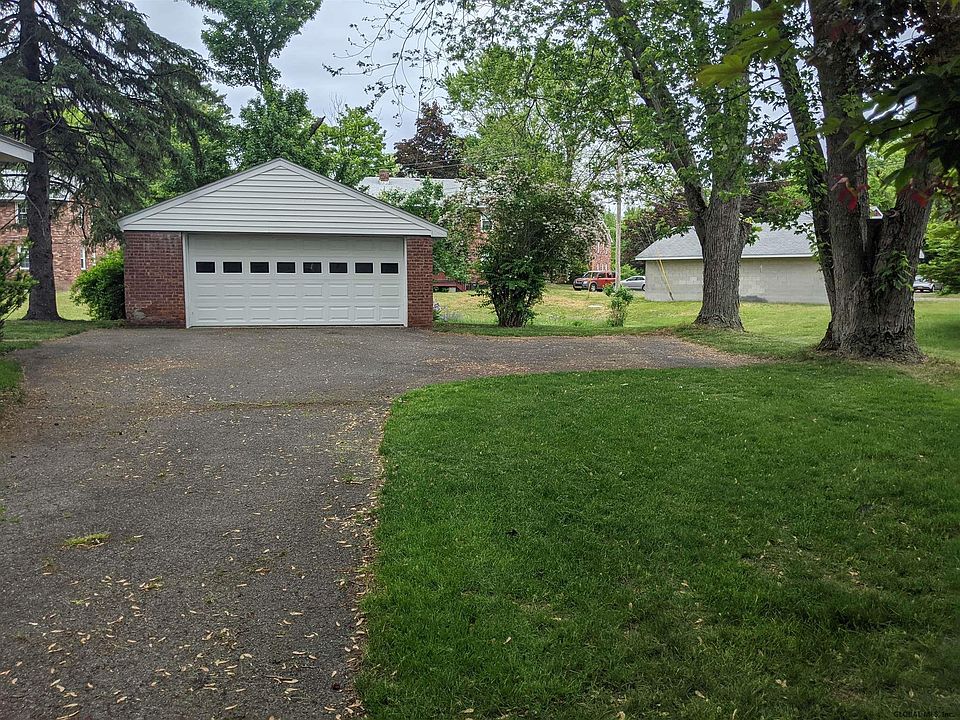 2nd image of 535 Kenwood Ave #B