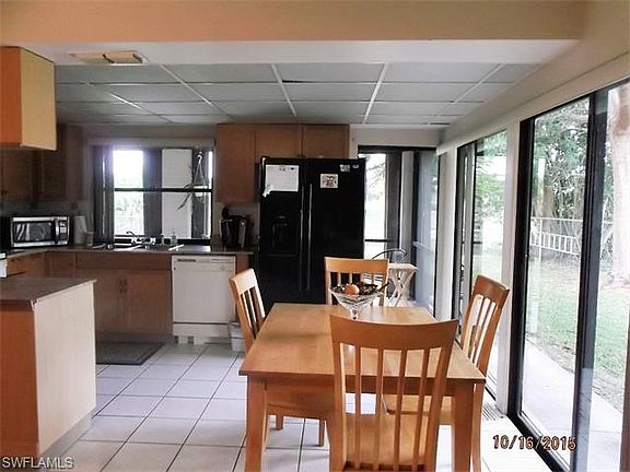 5th image of 318 SE 8th Pl