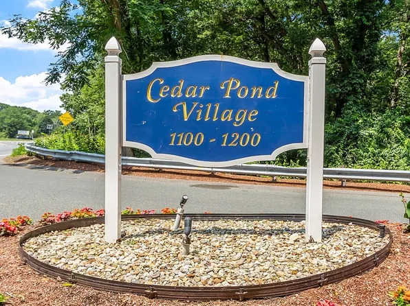 1100 Salem St APT 67, Lynnfield, MA 01940
