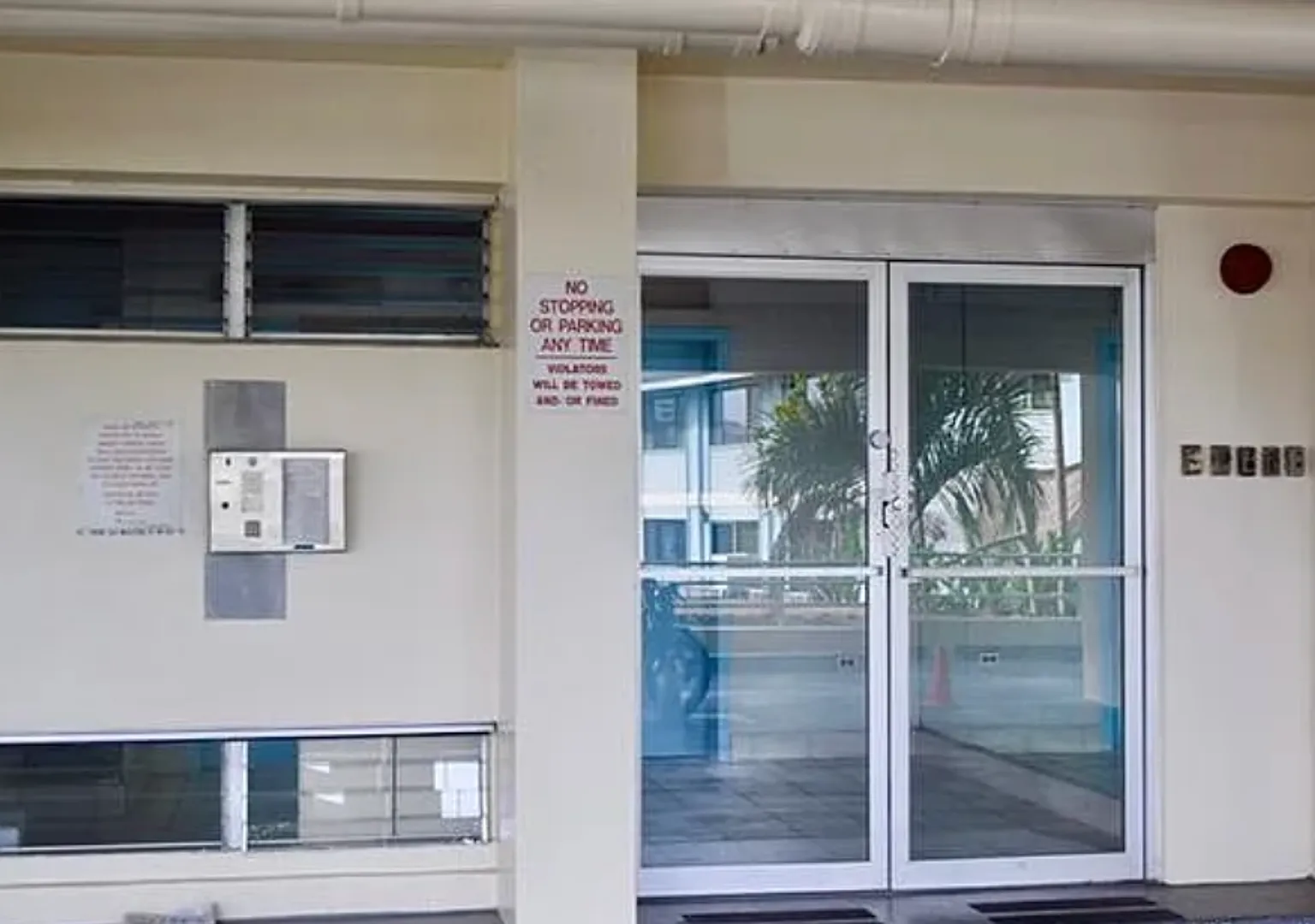 Rarely Available 1 Bedroom, 1 Bath Top Floor Corner Unit In Makiki Colony! — Photo 2