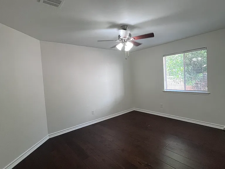 9021 Marthas Dr — Photo 12