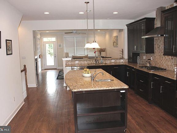 3rd image of 114 Dawson St #B