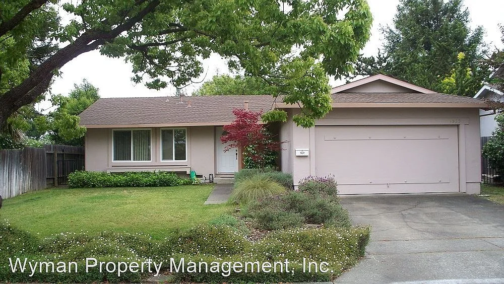 1535 Mosswood Dr photo 1