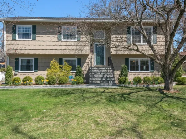 2 Old Village Lane, Katonah, NY 10536