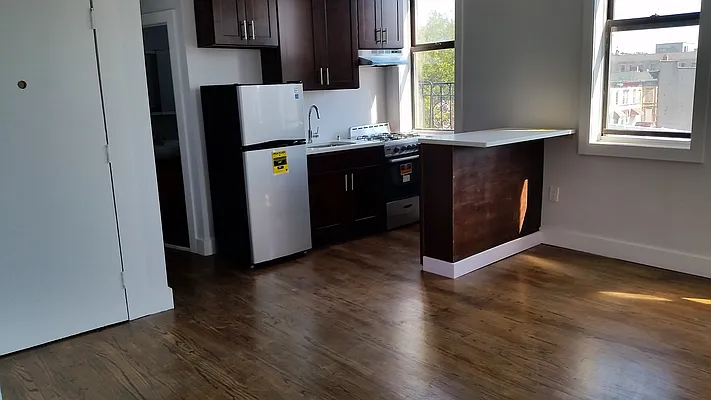 Rented by Lang Realty LLC | media 9