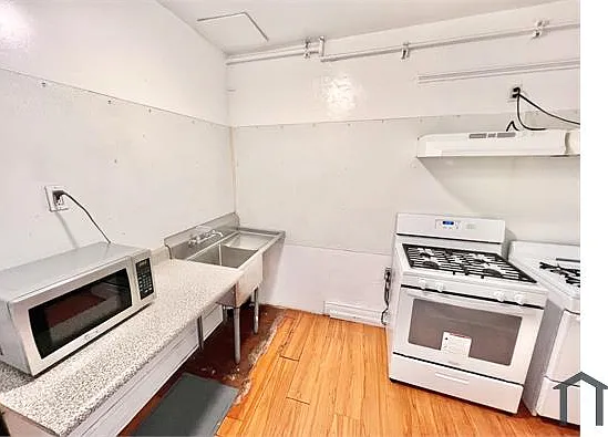 640 San Julian St #28 — Photo 8