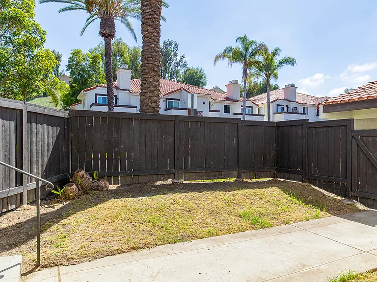 1202 Sea Cliff Way — Photo 10