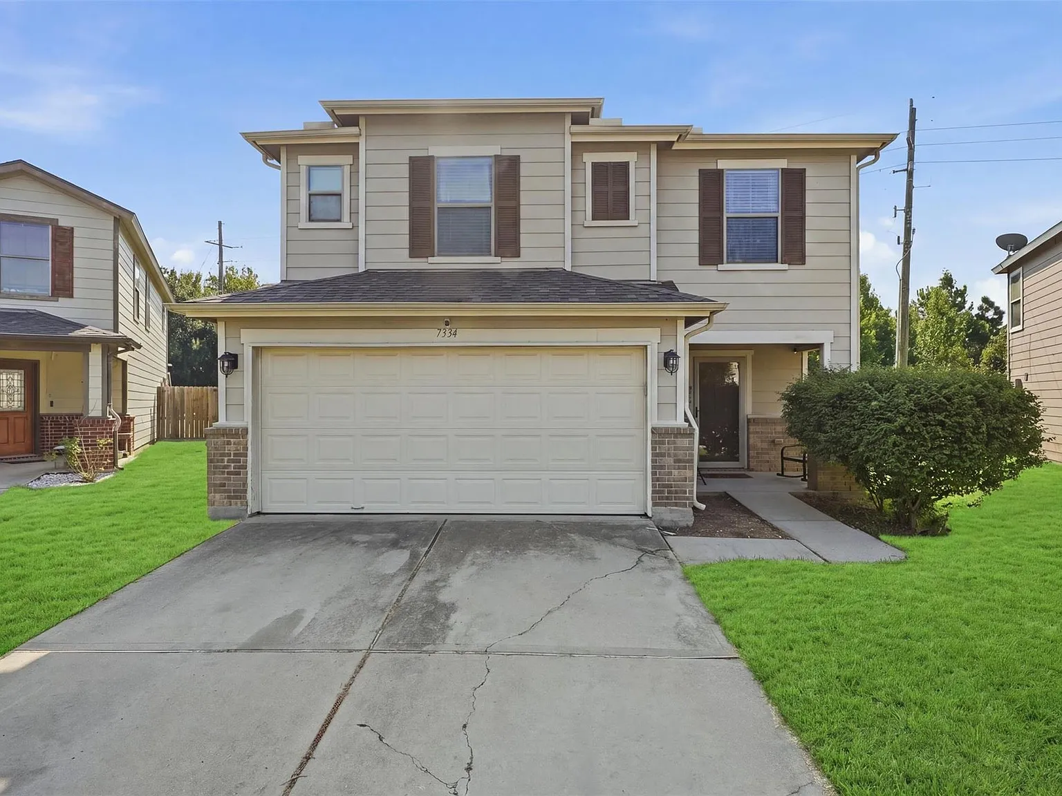 3 bed, 2.5 bath, 2101 sqft, $1,975 — Photo 1