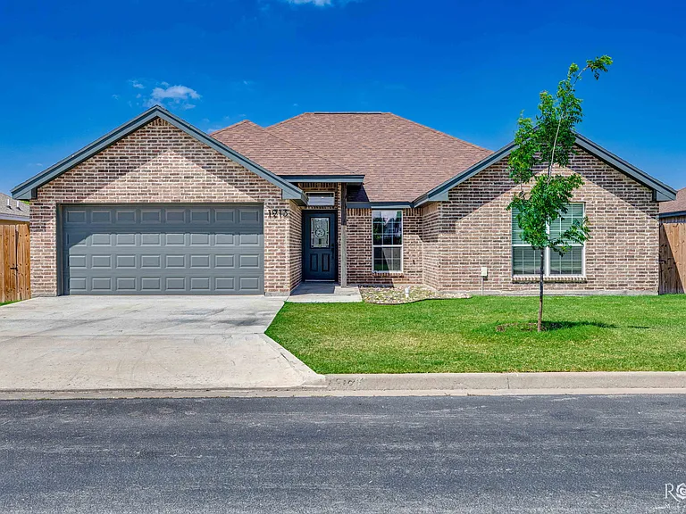 1913 Lamplighter Ln — Photo 1