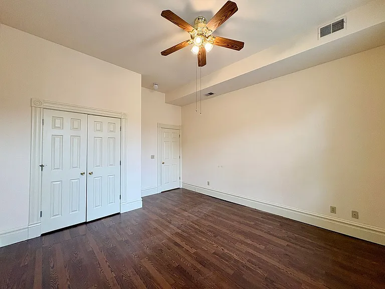 2406 S. 10th — Photo 12
