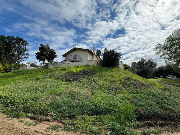 2748 Ramona Dr, Vista, CA 92084