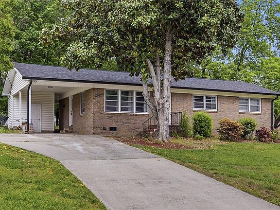 2nd image of 104 Jacklyn Ct