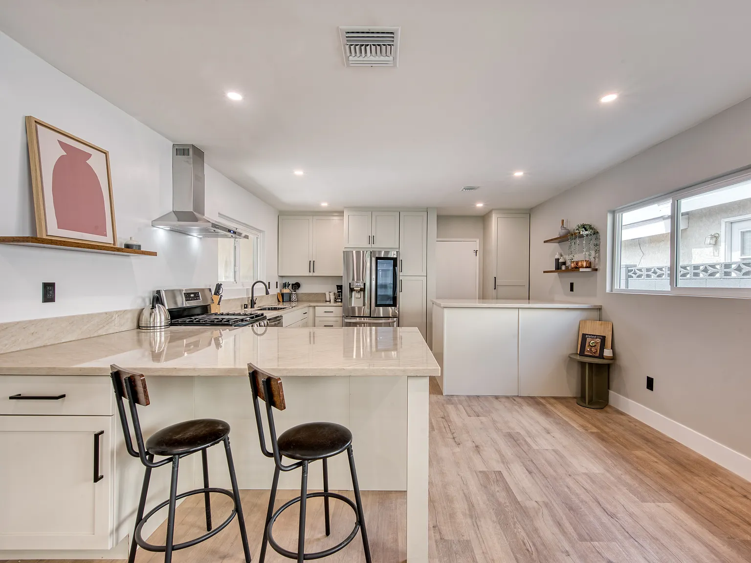4 bed, 1823 sqft, $5,698 — Photo 4