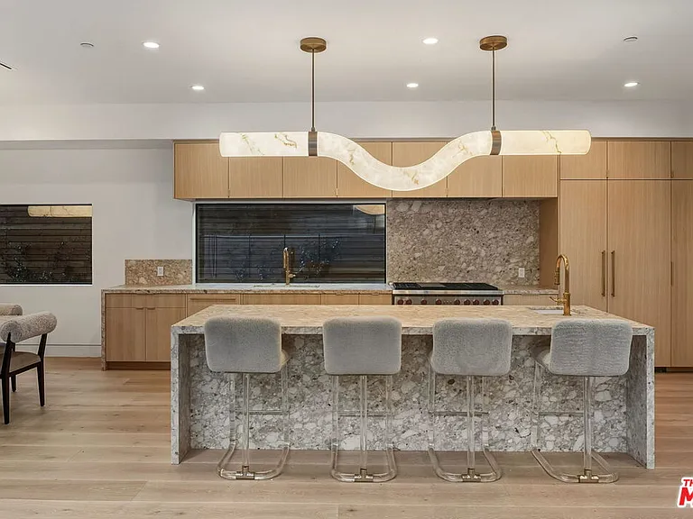 738 Palms Blvd — Photo 14