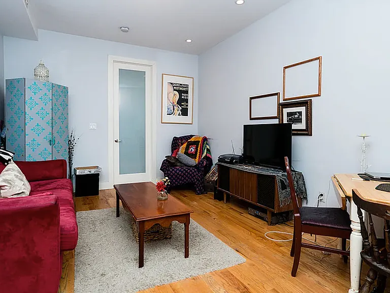 168 Harman St #1R — Photo 7